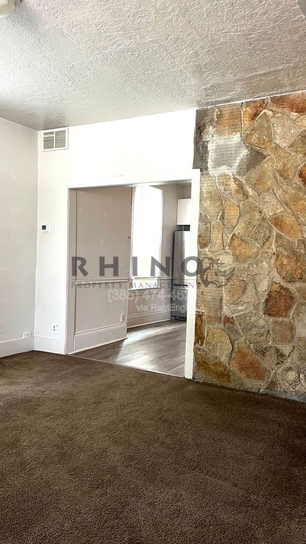Building Photo - 807 20th St