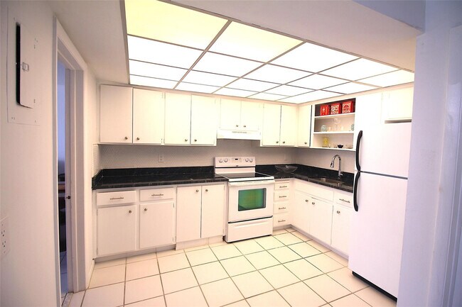 Foto del edificio - 3345 NE 32nd St