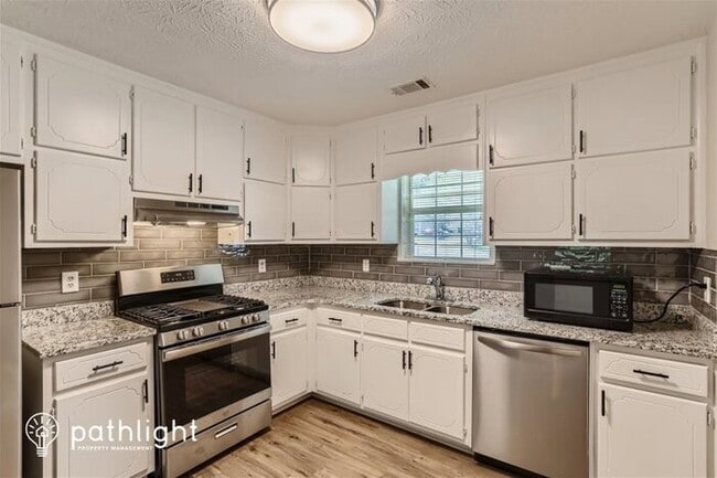 Building Photo - 132 S Oak, Stockbridge, GA, 30281