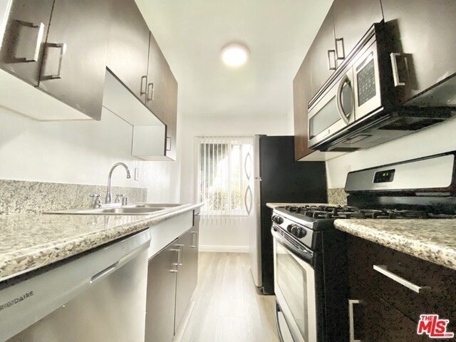 Foto del edificio - 2589 S Sepulveda Blvd