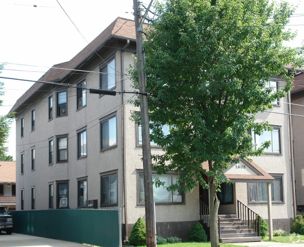 1608 Tracy St, Endicott, NY 13760 Apartments in Endicott, NY