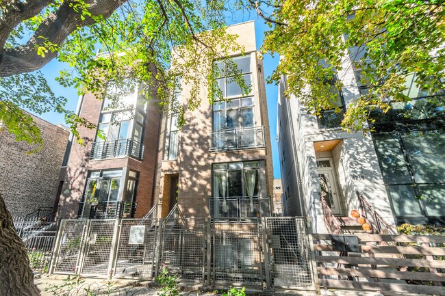 Building Photo - 1720 W Le Moyne St