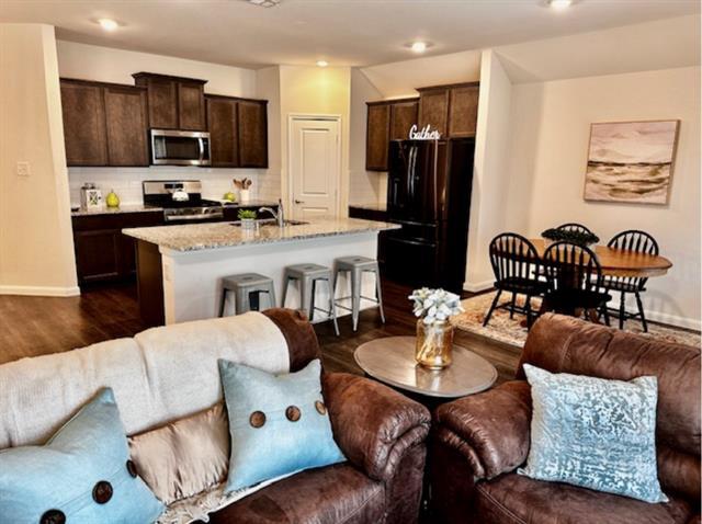 Foto del edificio - 711 Stampede Ln