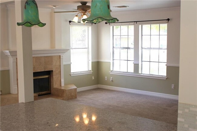 Foto del edificio - 200 N Kings Canyon Dr