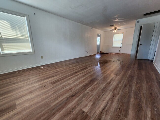 Building Photo - More Pictures of Updates Coming Soon!  Tec...