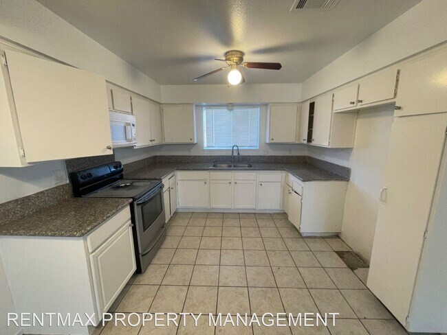 Foto del edificio - 3 br, 2 bath House - 3411 CIVIC CENTER DR # I
