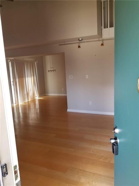 Foto del edificio - 348 E Walnut St