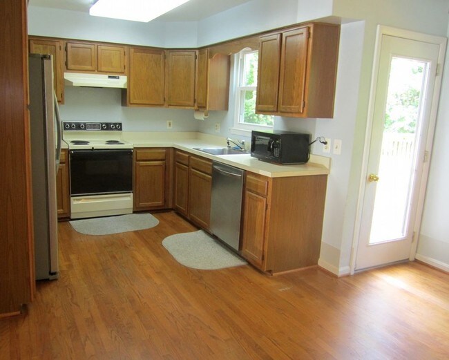 Building Photo - 8020 Green Valley Ln