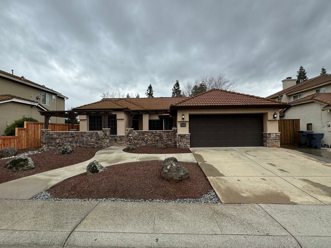 Primary Photo - Immaculate home with pool & hardwood floors!