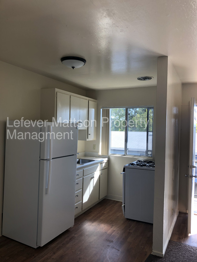 Building Photo - Adorable downtown Fairfield 1 bedroom