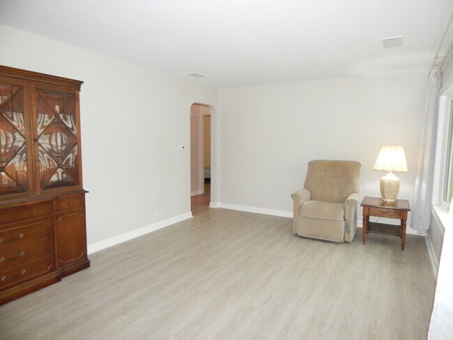 Building Photo - 1107 Santa Rosa Ave