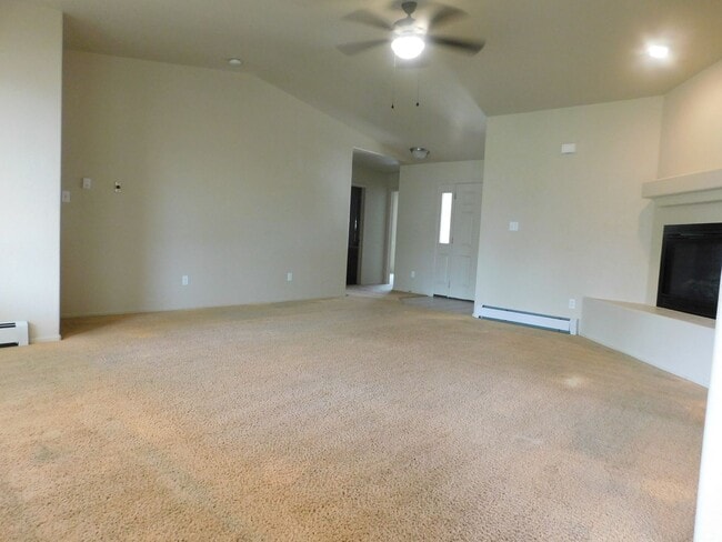 Building Photo - Home in Dove Creek Subdivision