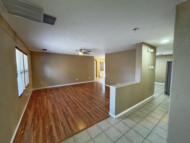 Building Photo - 923 Telstar Loop NW