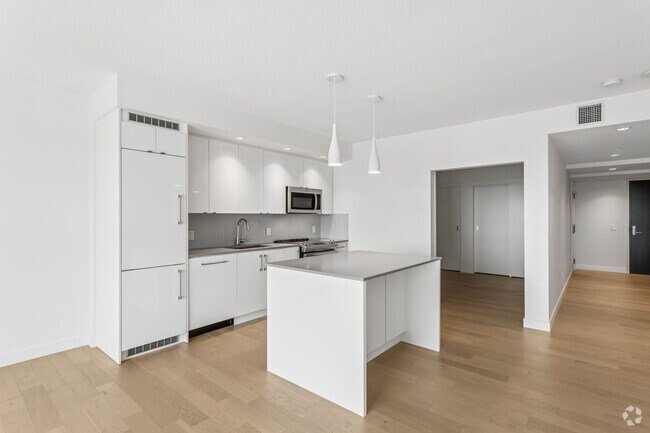 2BR, 2BA +Den - 1221PC - Cuisine - Sky Residences