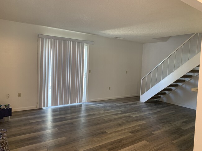 Living area - 861 July Way