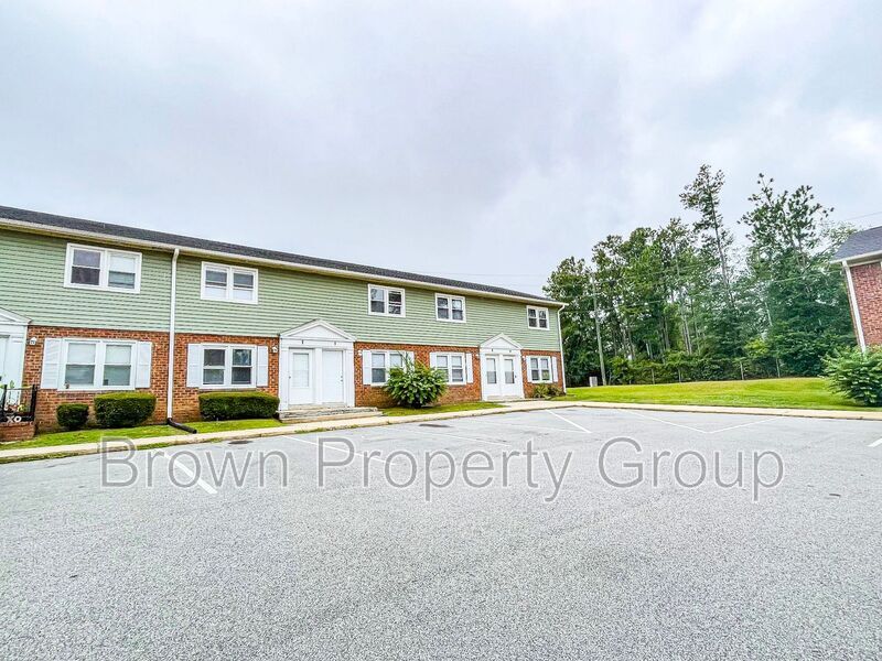 Primary Photo - 2113 Grand Prix Dr