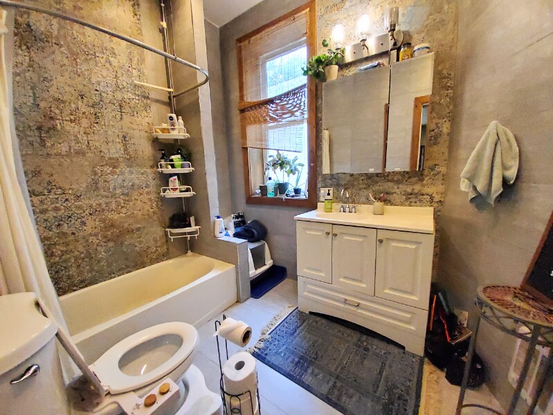 Foto del edificio - 758 Willoughby Ave