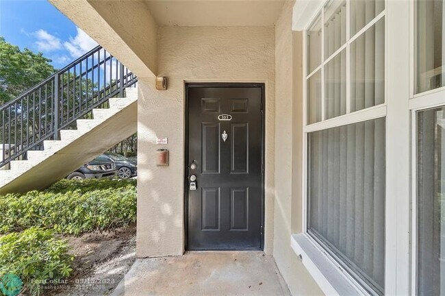 Building Photo - 6020 W Sample Rd