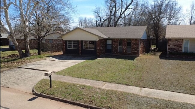 Photo - Beautiful, spacious home in Del City!