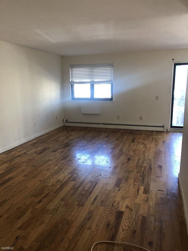 Foto del edificio - 1 br, 1 bath  - 35 Odell Ave