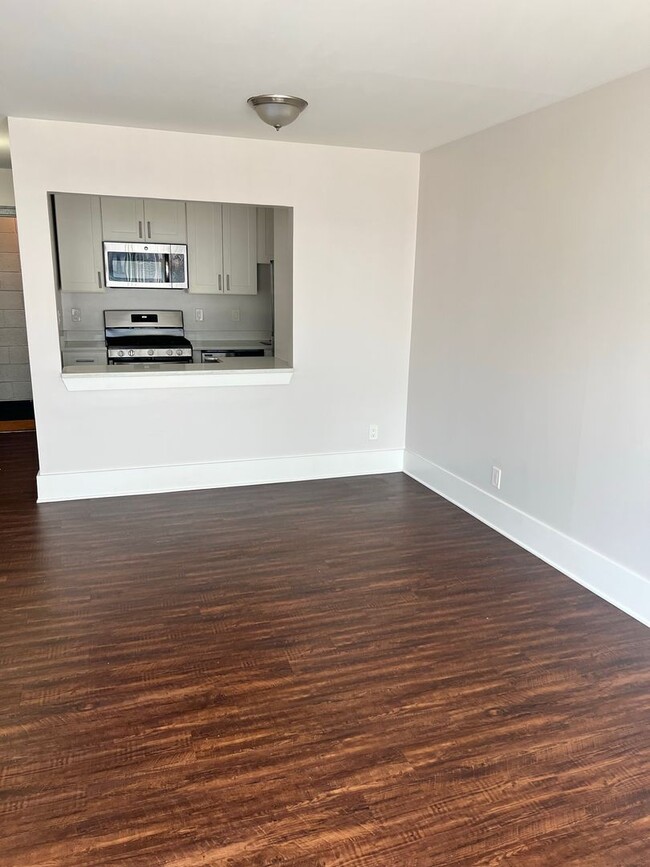 Foto del edificio - Updated & Modern One-Bedroom in Fairlawn! ...