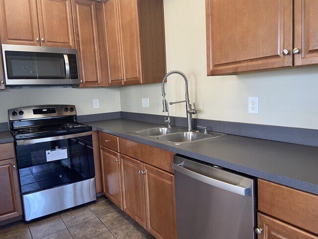 Building Photo - 141 Ellis Dr