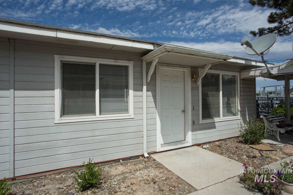 2097 SW 6th Ave, Ontario, OR 97914 Townhome Rentals in Ontario OR