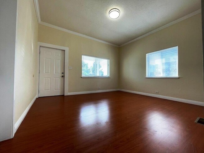 Building Photo - 257 Sunol St