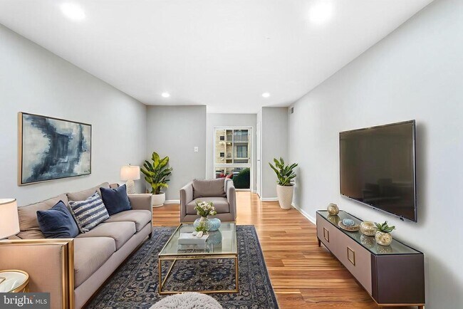 Foto del edificio - 6155 Edsall Rd