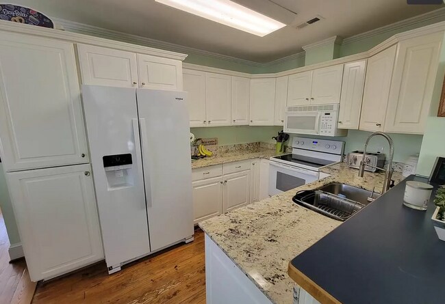 Foto del edificio - 1014 Beverly Dr