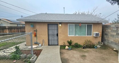 Building Photo - 915 30th St