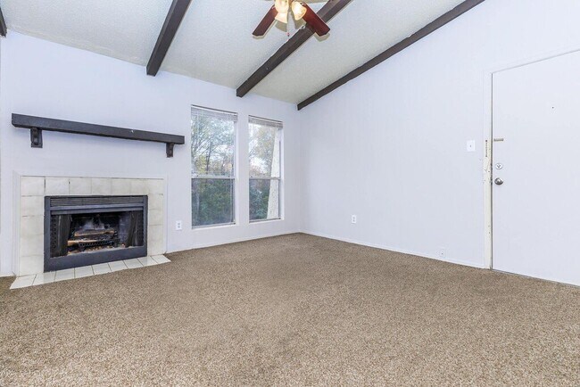 Building Photo - 2750 Waggoner Ave