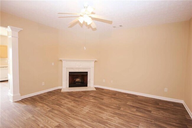 Building Photo - 2240 Grovemont Dr