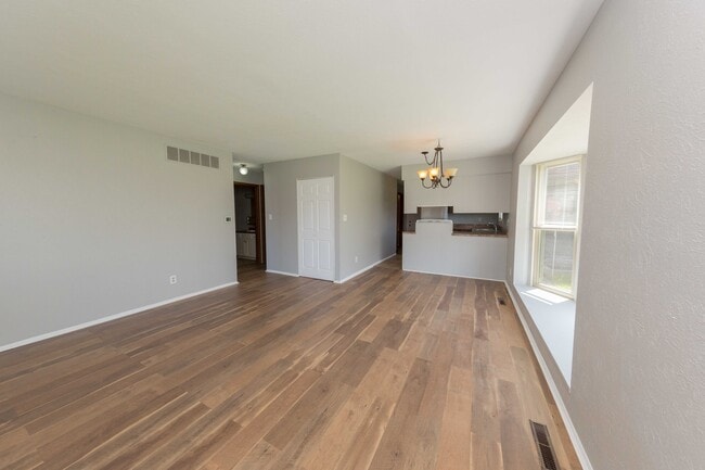 Building Photo - 18049 Crownhill Dr