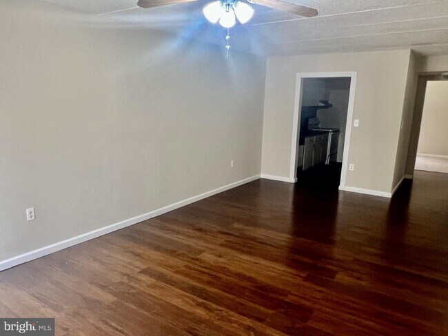 Building Photo - 3301 Hewitt Ave