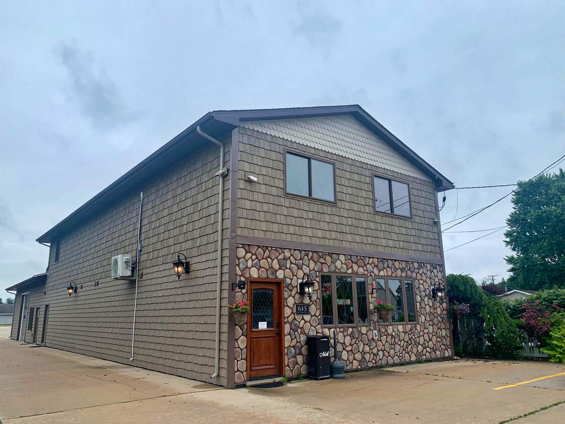 Foto principal - 645 E Division St