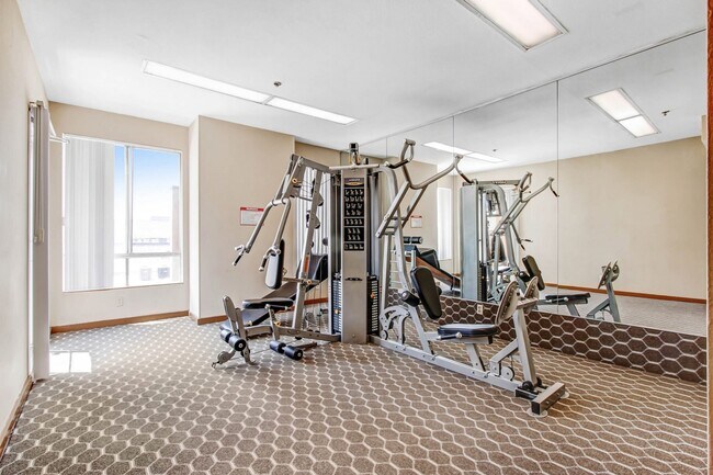 Foto del edificio - 8614 Burton Way Apartments
