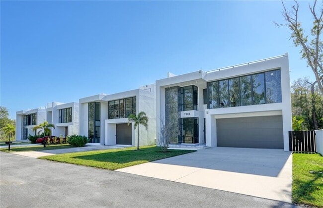 Foto del edificio - 7608 Antilla St