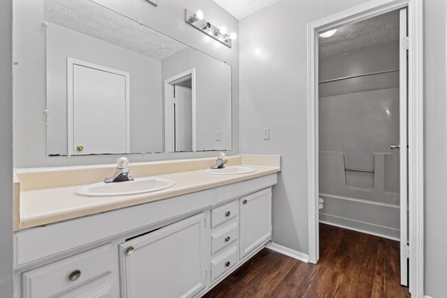 Building Photo - 5324 Ridge Forest Dr
