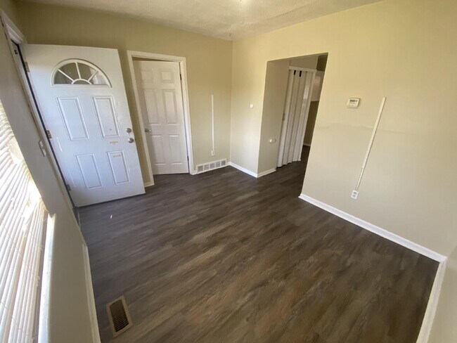 Foto del edificio - Pack Your Bags! This Updated Warren Rental is 100% Move-In Ready OWNER SPECIAL- 1 month FREE