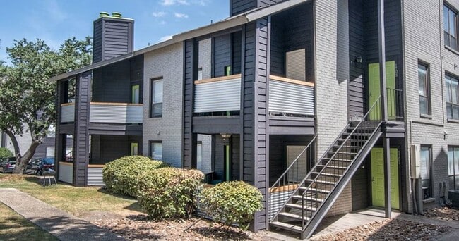 Building Photo - The Henry B Apartments