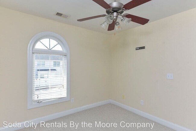 Building Photo - 3 br, 2.5 bath House - 14 Braiden Manor Road