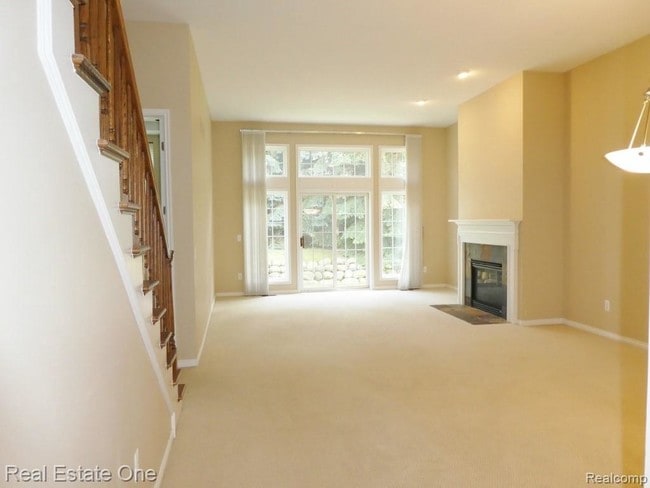Building Photo - 215 Harrington Dr