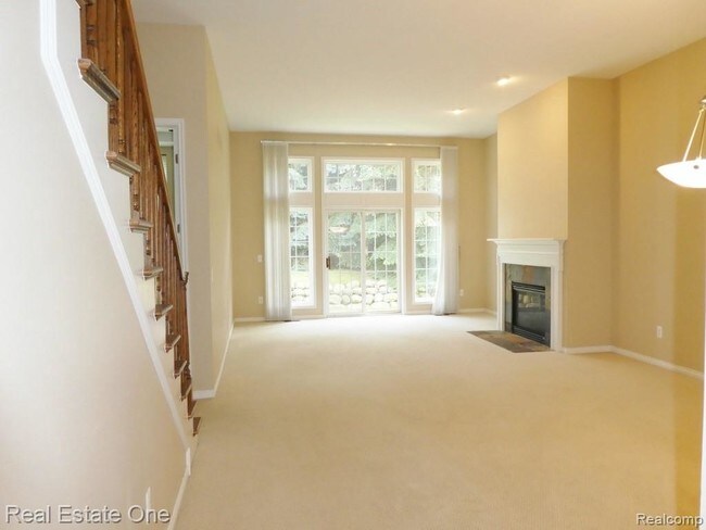 Foto del edificio - 215 Harrington Dr