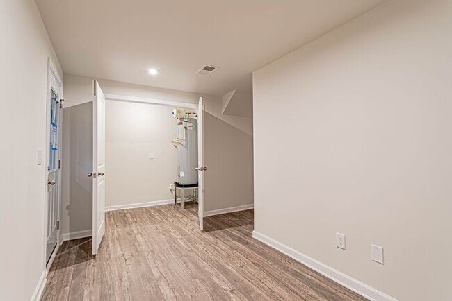 Building Photo - 301 Parkridge Way