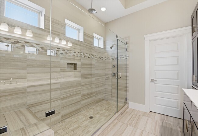 Foto del edificio - 819 Algona Ave