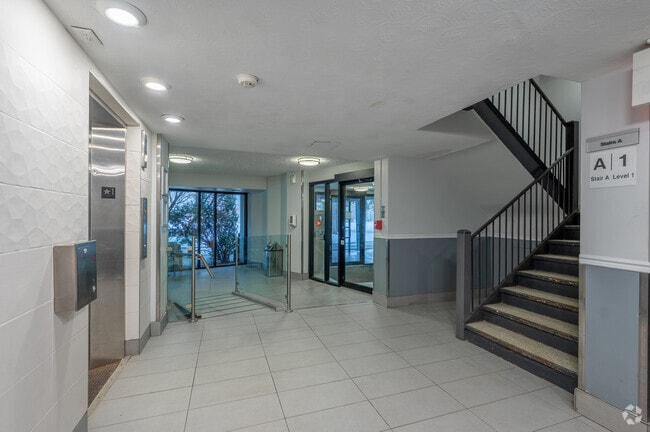 Lobby Photo - 200 Ridley