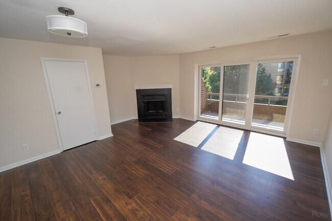 Building Photo - 3069 Hawthorne Dr NE