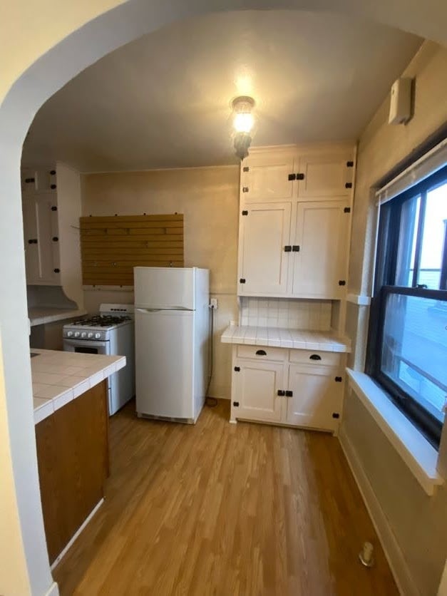 Building Photo - 528 State St