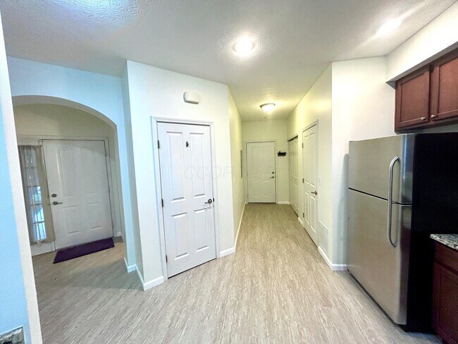 Foto del edificio - 6120 Sowerby Ln